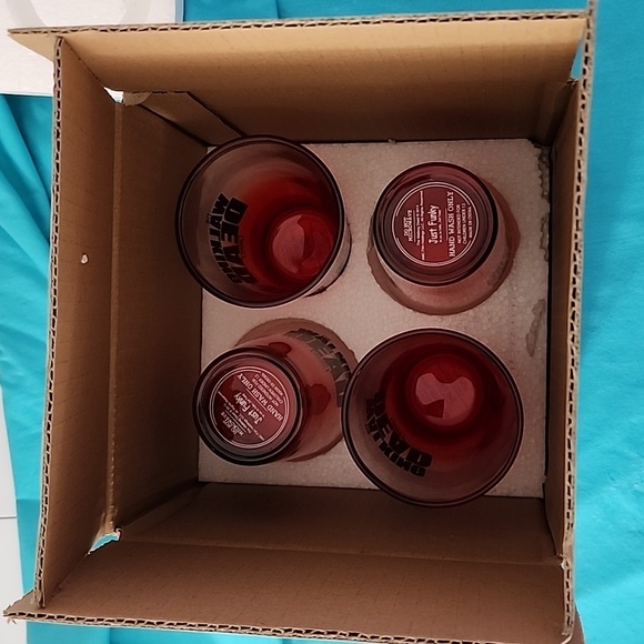 NIB The Walking Dead Set of 4 Collector Drinking Glasses - Picture 14 of 14